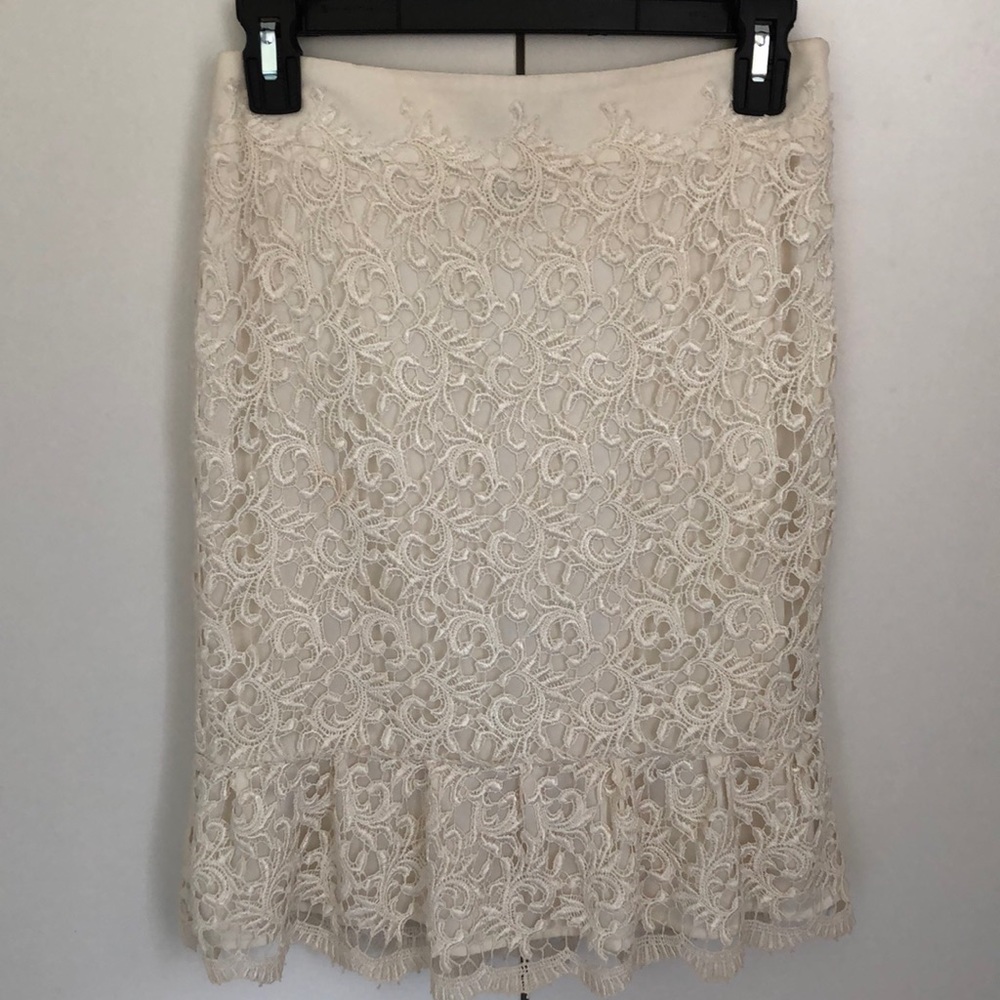 White House/ Black Market Gorgeous Cream Lace Fitted Skirt.